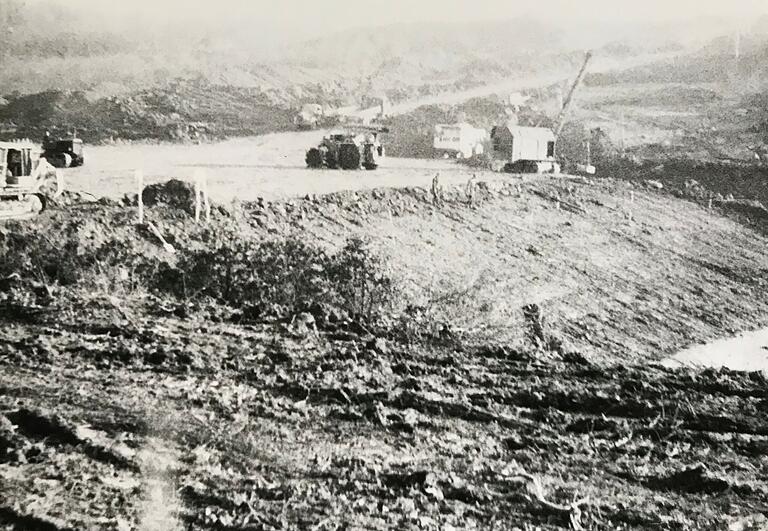 Mit schwerem Gerät war die Nürnberger Baufirma im Wiesengrund zugange. Mit schwerem Gerät war die Nürnberger Baufirma im Wiesengrund zugange.