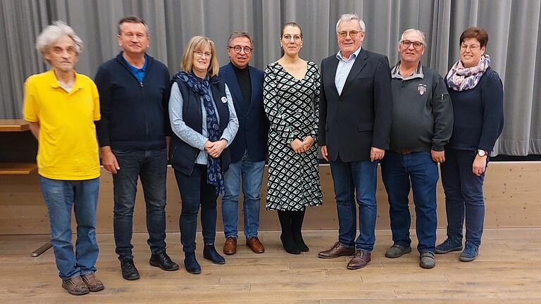 Die CSU Bergl-Oberndorf hat neu gewählt. Auf dem Foto (von links): Michael Niedermeier, Roland Schraut, Marion Schraut, Klaus Rehberger, die neue CSU-Ortsvorsitzende Gisele Vizzoni, Bezirksrat Stefan Funk, Michael Hofmann und Inge Hofmann.