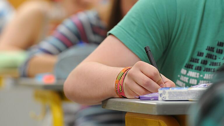 Auswahlprüfung für die Studienplätze in&nbsp; Verwaltung, Justiz und Vollzugsdienst am 7. Oktober in Haßfurt