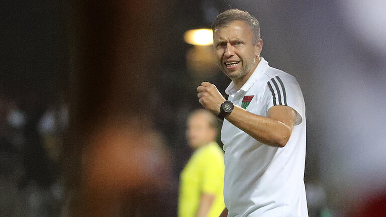 Der Schweinfurter Trainer Christian Gmünder will mit seiner Mannschaft das verlorene Derby gegen die Würzburger Kickers schnell vergessen machen und heute mit einem Sieg in Aschaffenburg im Pokal eine Runde weiterkommen.