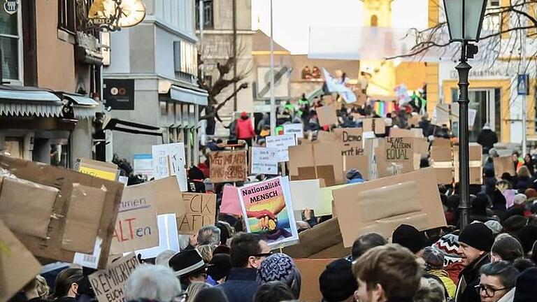 So wie hier in Kitzingen soll es auch in Hammelburg eine Kundgebungen gegen Rechtsextremismus geben So wie hier in Kitzingen soll es auch in Hammelburg eine Kundgebungen gegen Rechtsextremismus geben 