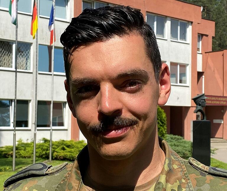 In Litauen bei der großen Bundeswehrübung 'Quadriga 24' dabei: Yves, Hauptfeldwebel der 10. Panzerdivision Veitshöchheim. In Litauen bei der großen Bundeswehrübung 'Quadriga 24' dabei: Yves, Hauptfeldwebel der 10. Panzerdivision Veitshöchheim.
