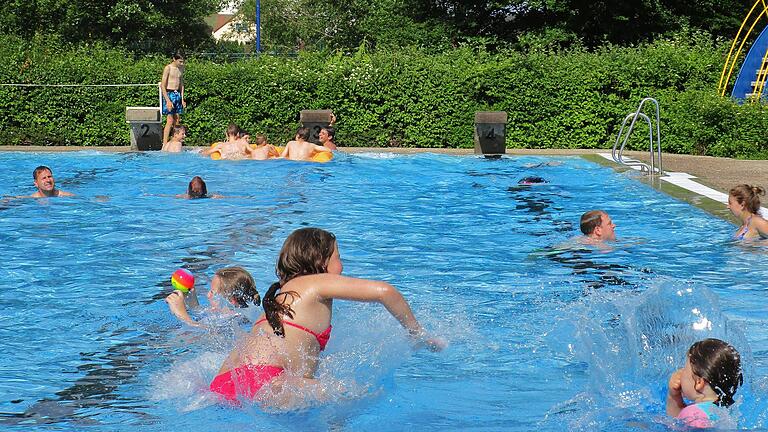 Der heiße Sommer lockte im vergangenen Jahr so viele Besucher wie noch nie ins Schönauer Vereinsfreibad. Entsprechend zufrieden waren die Verantwortlichen bei der Hauptversammlung.