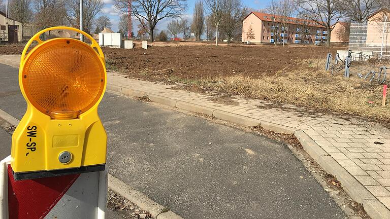 Im neuen Stadtteil Bellevue entstehen in den nächsten Jahren über 500 Wohneinheiten – vom Einfamilienhaus bis zum Geschosswohnungsbau. Die Stadtverwaltung legte nun ein Gestaltungshandbuch für Bauherren und Planer vor. Im neuen Stadtteil Bellevue entstehen in den nächsten Jahren über 500 Wohneinheiten – vom Einfamilienhaus bis zum Geschosswohnungsbau. Die Stadtverwaltung legte nun ein Gestaltungshandbuch für Bauherren und Planer vor. 