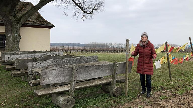 Renate Förster bietet in Gerolzhofen Wanderungen mit Lachyoga an.