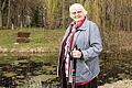 sr edith ccr 2foto diana fuchs       -  Am so genannten Prinzessinnenbad im Schlosspark Schwanberg genießt Schwester Edith Margaretha Stüfen gerne die Natur. Zu ihrem 90. Geburtstag präsentiert sich der Park in unzähligen Grüntönen.