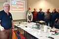 Gruppenfoto mit den Teilnehmern:innen der Einführungsveranstaltung zum Thema: „Digitale Teilhabe für Senioren:innen“  bei den Senioren:innen der EVG Eisenbahn- und Verkehrsgewerkschaft vom Ortsverband Mainfranken. Anton Hofmann, (links) referierte als Multiplikator  und will den Teilnehmern:innen die „Angst vor den neuen technischen Geräten und den Anwendungen sowie den Programmen nehmen“.