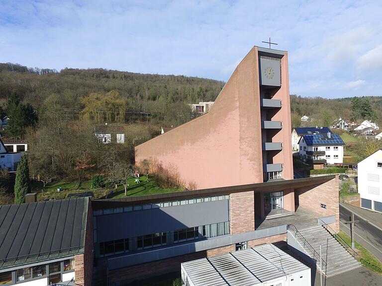 Auf der Kippe? Die St.-Pius-Kirche (Lindig) ist als 'Kirche für Neunutzung' eingestuft. Soll heißen: Die Diözese gibt so gut wie keine Zuschüsse mehr. Auf der Kippe? Die St.-Pius-Kirche (Lindig) ist als 'Kirche für Neunutzung' eingestuft. Soll heißen: Die Diözese gibt so gut wie keine Zuschüsse mehr.