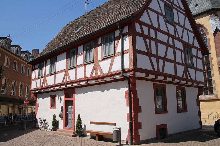 Die Deutsche Schule war in der Arche untergebracht. Die Deutsche Schule war in der Arche untergebracht.