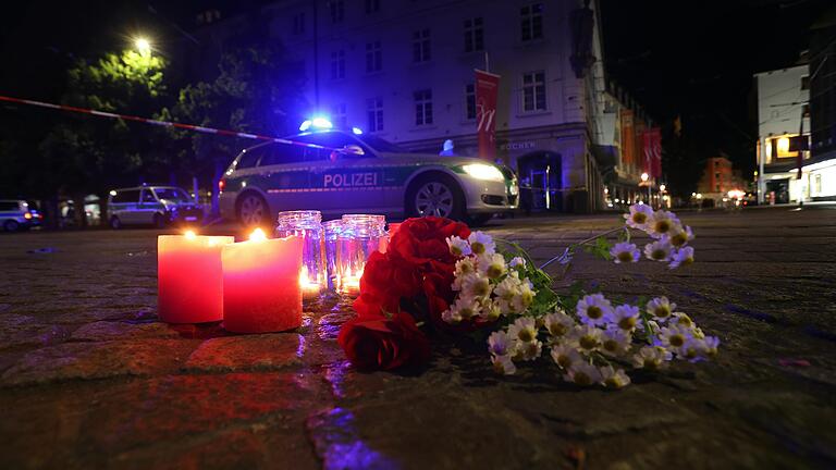 Bereits kurz nach der Tat gab es Trauer und Solidarität&nbsp;– online und auf den Würzburger Straßen.&nbsp;