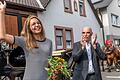 Wird die Deutsche Weinkönigin demnächst von Oberschwarzachs Bürgermeister Manfred Schötz mit der Kutsche abgeholt und in eine prächtige Suite im Julius-Echter-Schloss gebracht? Gut möglich, denn ihre Majestät Eva Brockmann hat in der Steigerwald-Gemeinde eine neue Heimat gefunden.
