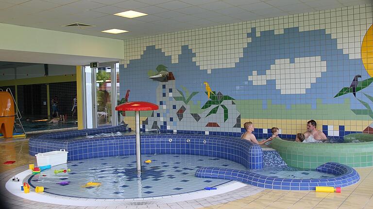 Eine schöne Kinderwasserlandschaft bietet das Hallenbad Iphofen. Eine schöne Kinderwasserlandschaft bietet das Hallenbad Iphofen.