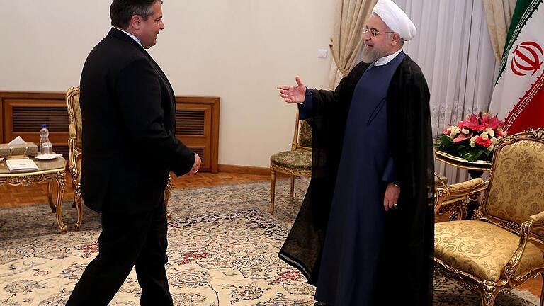 IRAN-GERMANY-DIPLOMACY       -  Wieder im Gespräch: Vizekanzler Sigmar Gabriel traf am Montag den iranischen Präsidenten Hassan Rouhani.