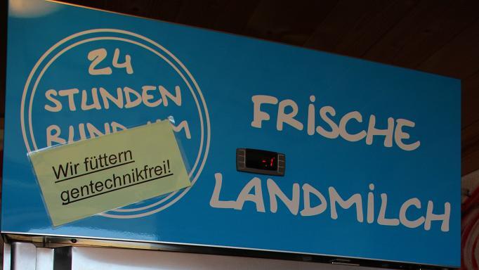 Frischer geht's nicht: Für einen Euro gibt es einen Liter Rohmilch an der Milchtankstelle.