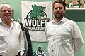 Roland Sauer (links) und Johannes Sendelbach bei der Eröffnung des Wölfe-Stores in der Kaiserstraße, werden künftig gemeinschaftlich Geschäftsführer der Wölfe Würzburg tätig sein.