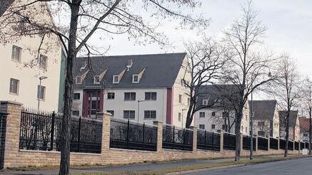 Wurden 1953 gebaut: die sechs Wohnblöcke der Lincoln Housing Area an der Rottendorfer Straße. Nach dem Abzug der Amerikaner werden nun die ersten Wohnungen neu vermietet. Wurden 1953 gebaut: die sechs Wohnblöcke der Lincoln Housing Area an der Rottendorfer Straße. Nach dem Abzug der Amerikaner werden nun die ersten Wohnungen neu vermietet.