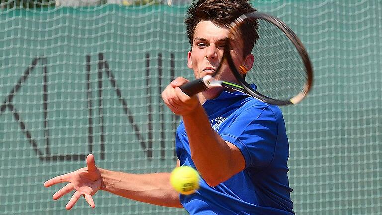 Bei Lukas Schneider (TC Weiß-Blau Würzburg) platzte der Knoten und er holte seinen ersten Sieg in Liga zwei. Bei Lukas Schneider (TC Weiß-Blau Würzburg) platzte der Knoten und er holte seinen ersten Sieg in Liga zwei.