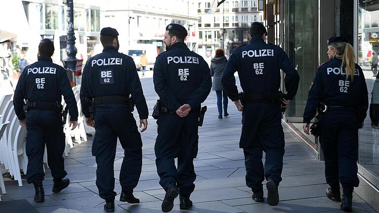 Wien, Wien, nicht nur du allein: Nicht nur die Polizei in Österreichs Hauptstadt wie auf unserem Foto, sondern auch in der Rhön muss schauen, dass niemand grundlos das Haus verlässt. Unserem Glossisten MaZi vergeht trotzdem nicht der Humor.