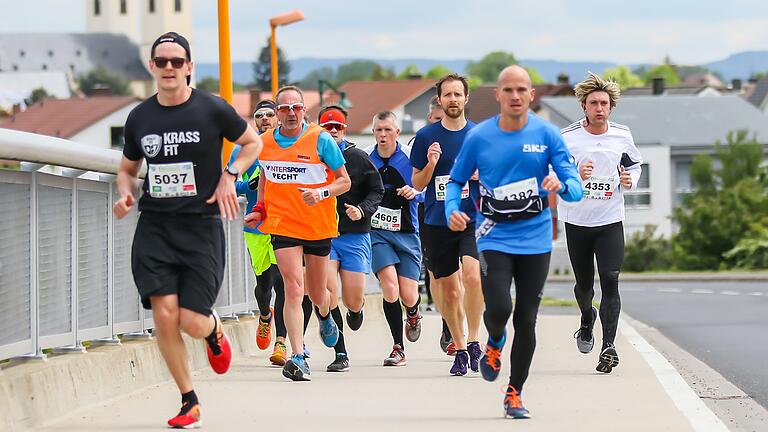 Beim letzten Start vor zwei Jahren ging es beim MainCityRun Halbmarathon noch über die Brücke zwischen Berg- und Grafenrheinfeld. Beim letzten Start vor zwei Jahren ging es beim MainCityRun Halbmarathon noch über die Brücke zwischen Berg- und Grafenrheinfeld.