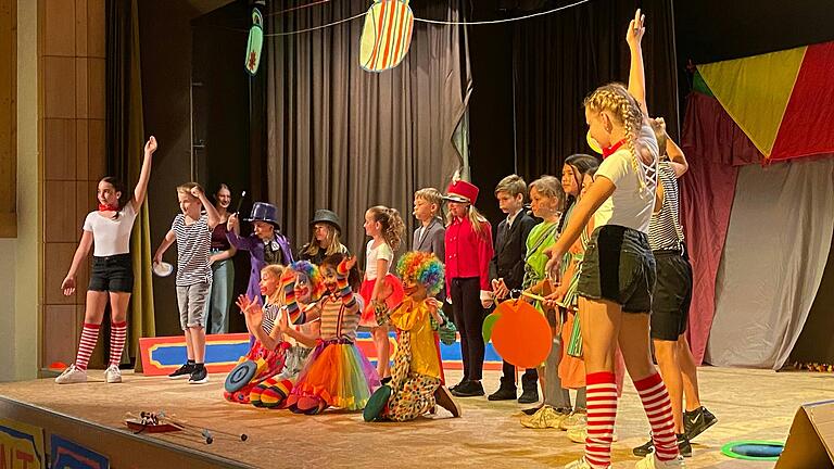 Die AG MiniMusical der Valentin-Rathgeber-Grundschule Oberelsbach begeisterte das Publikum in der vollbesetzten Elstalhalle.