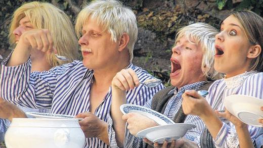 Erfolgreich: Das Familienstück „Michel aus Lönneberga“ nach Astrid Lindgren war 2010 bei den Scherenburg-Festspielen ein Publikumsrenner. Erfolgreich: Das Familienstück „Michel aus Lönneberga“ nach Astrid Lindgren war 2010 bei den Scherenburg-Festspielen ein Publikumsrenner.
