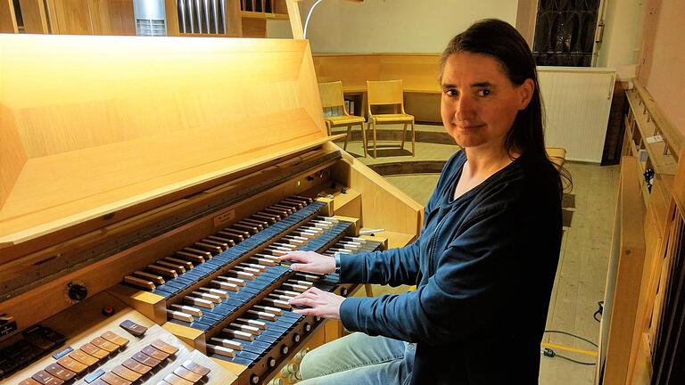 Die Würzburger Organistin Lilo Kunkel spielte ihr Programm 'Romance in the dark' auf der Konzertorgel in der Christuskirche.