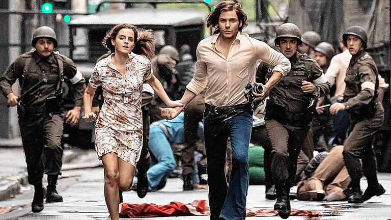 Kinostart - 'Colonia Dignidad - Es gibt kein Zurück'       -  Auf derf Flucht: Szene aus &bdquo;Colonia Dignidad&ldquo; mit Emma Watson und Daniel Brühl.