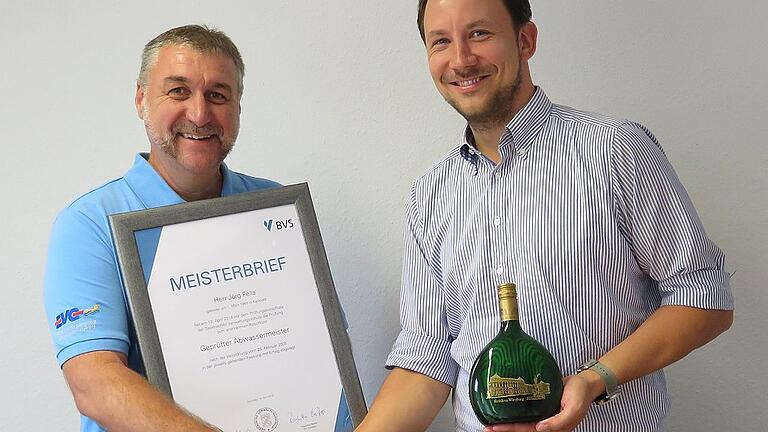 Henry Bürgermeister (rechts), technischer Leiter des KU Gemünden, gratulierte Jörg Fella zur bestandenen Meisterprüfung. Henry Bürgermeister (rechts), technischer Leiter des KU Gemünden, gratulierte Jörg Fella zur bestandenen Meisterprüfung.