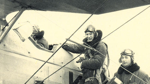 Hans-Werner Fuchs (rechts) mit einer Focke-Wulf Stieglitz.
