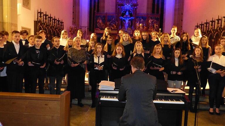 Zum ersten Mal zu Gast: Weihnachtliches Chorkonzert der Hermann-Lietz-Schule Haubinda