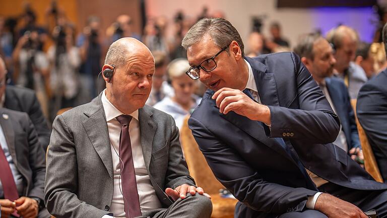 Kanzler Scholz in Serbien       -  Win-Win-Situation: Für den serbischen Präsidenten Vucic ist das Lithium-Projekt ein Milliarden-Deal, Kanzler Scholz will vor allem die Abhängigkeit von China reduzieren.