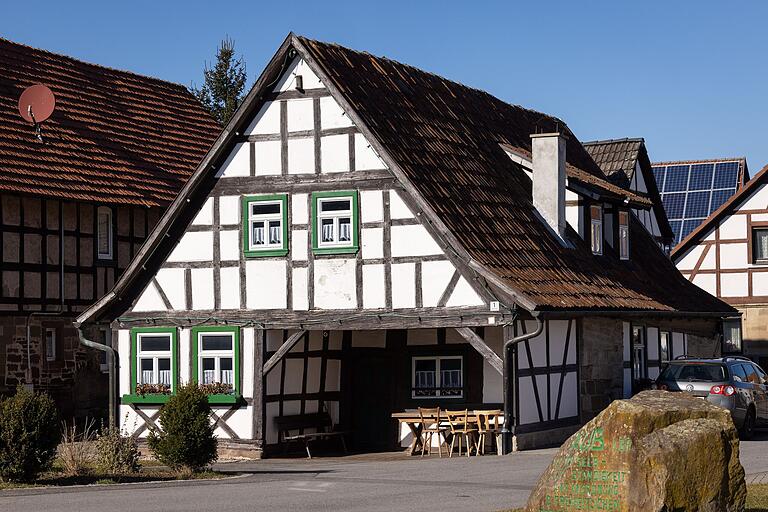 In Aub, einem Gemeindeteil der Stadt Bad Königshofen, steht die Alte Schmiede. In Aub, einem Gemeindeteil der Stadt Bad Königshofen, steht die Alte Schmiede.