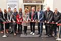 Die neue Geriatrie am Klinikum Main-Spessart wurde am Samstag offiziell ihrer Bestimmung übergeben. Das rote Band durchschnitten (von links): Ärztlicher Direktor Jörn Maroske, Pflegedirektorin Carmen Passe, Lohrs Bürgermeister Mario Paul, die Kreisräte Sven Gottschalk und Brigitte Riedmann, Geriatrie-Chefärztin Natalie Preiß, Klinikreferent René Bostelaar, stellvertretender Landrat Christoph Vogel, Kreisrat Gerhard Kraft.