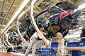 Produktion in Wolfsburg: Volkswagen-Mitarbeiter arbeiten am Modell Golf. Der weltweit tätige Autobauer möchte &bdquo;attraktivster Arbeitgeber der Branche&ldquo; werden.