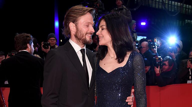 Schauspieler Andreas Pietschmann und seine Partnerin, Schauspielerin Jasmin Tabatabai, bei der feierlichen Eröffnung der Berlinale vor wenigen Tagen in Berlin. Schauspieler Andreas Pietschmann und seine Partnerin, Schauspielerin Jasmin Tabatabai, bei der feierlichen Eröffnung der Berlinale vor wenigen Tagen in Berlin.