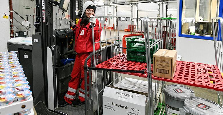 Weil die Gasthäuser immer spontaner und immer weniger bestellen, ist die Logistik der Lieferanten angespannt. Das Bild entstand in den Lagerhallen von Gastro-Zulieferer Nußbaumer in Kürnach.