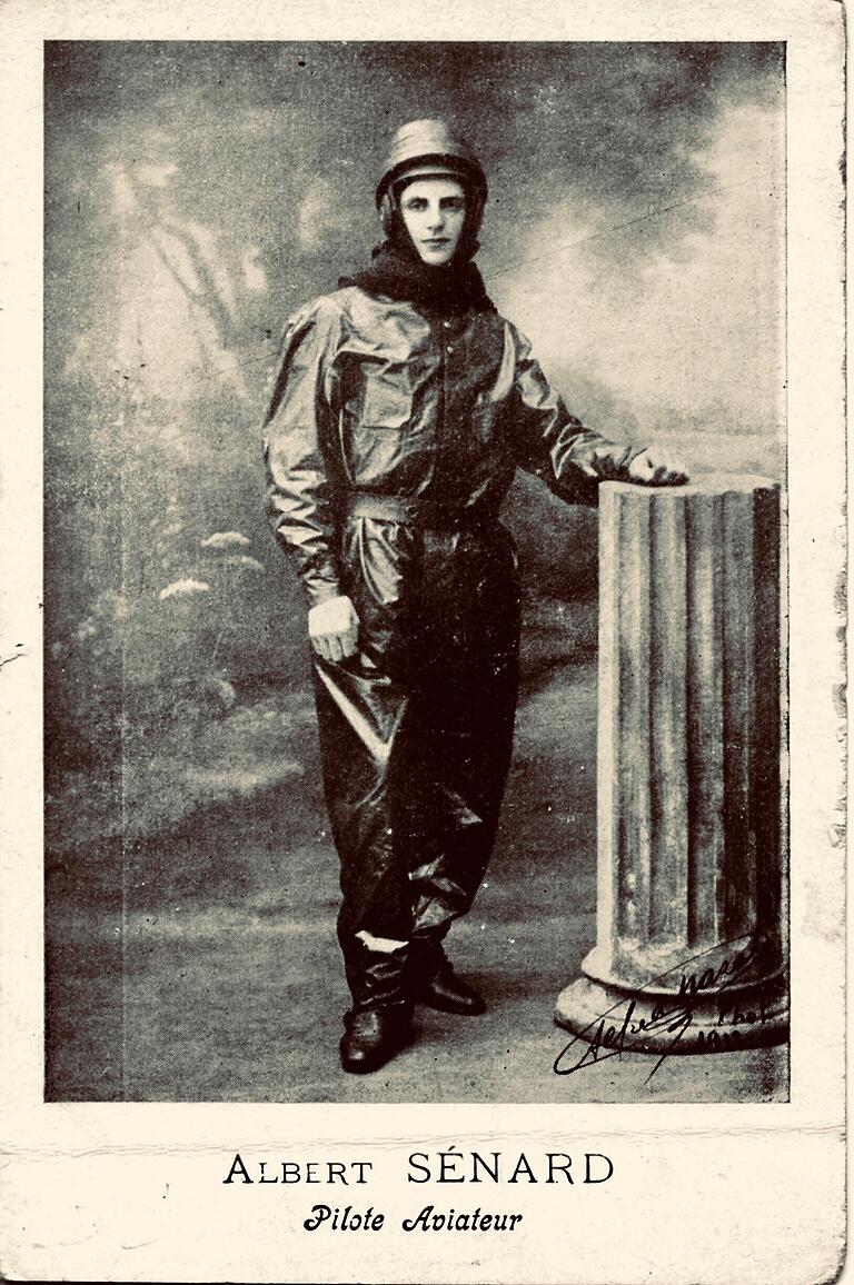 Der französische Pilot Albert Sénard stürzte am 8. Juli 1913 zusammen mit Leo Lendner am Galgenberg tödlich ab. Der französische Pilot Albert Sénard stürzte am 8. Juli 1913 zusammen mit Leo Lendner am Galgenberg tödlich ab. 