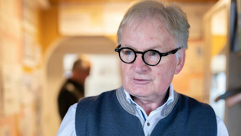 Freie-Wähler-Stadtrat Stefan Labus hat mit mehreren Mitstreitern eine Interessengemeinschaft zur Rettung von St. Josef gegründet und fordert den Einstieg der Stadt als Investor einer neuen Trägergesellschaft. Freie-Wähler-Stadtrat Stefan Labus hat mit mehreren Mitstreitern eine Interessengemeinschaft zur Rettung von St. Josef gegründet und fordert den Einstieg der Stadt als Investor einer neuen Trägergesellschaft.