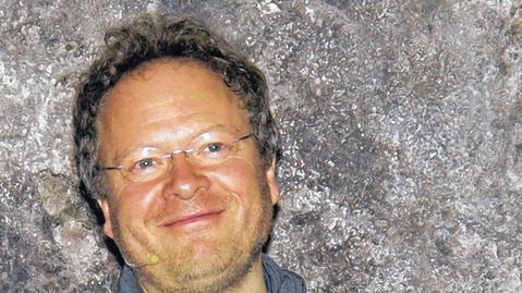Da haben wir den Salat: So heißt sein Buch, aus dem Krimiautor Sven Görtz im Fasskeller las.