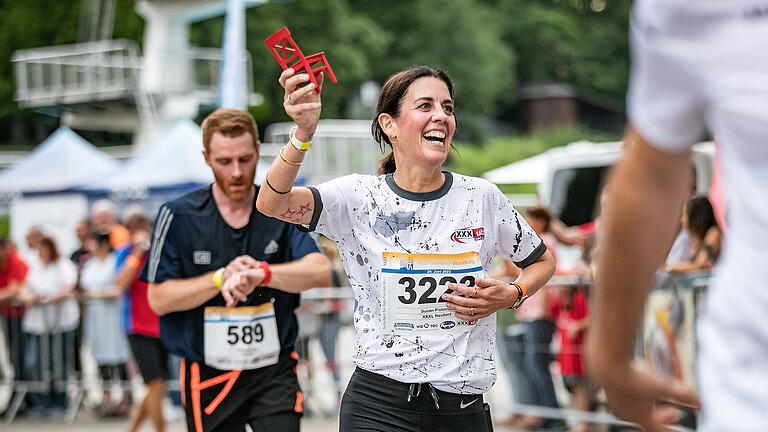 Rund 3400 Läuferinnen und Läufer nehmen am Donnerstag 29.06.23 am 16. WUE2RUN Firmenlauf in Würzburg teil.