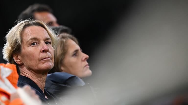 DFB-Team.jpeg - Bundestrainerin Martina Voss-Tecklenburg muss nach der Niederlage gegen Kolumbien ihr Team wieder aufrichten. DFB-Team.jpeg - Bundestrainerin Martina Voss-Tecklenburg muss nach der Niederlage gegen Kolumbien ihr Team wieder aufrichten.