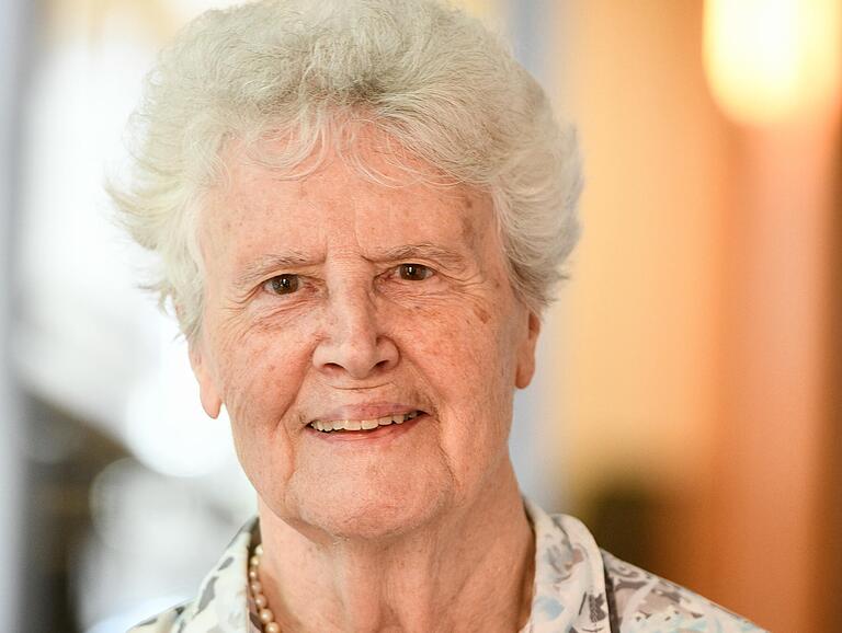 Wie geht es der Generation 80 plus? Ilse Herling (83) ist aktive Sängerin und berichtet vom Leben im Alter.