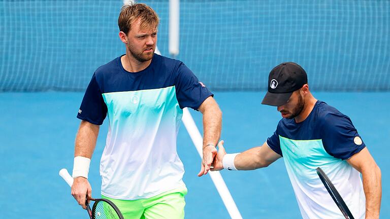 Kevin Krawietz (l) und Tim Pütz       -  Auf Kevin Krawietz (l) und Tim Pütz war im Davis Cup wieder Verlass.