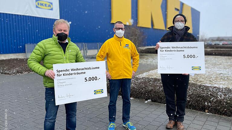 Ikea Würzburg spendet 10 000 Euro an die Kindertafeln. Im Bild (von links): Stefan Labus (Vorsitzender Schweinfurter Kindertafel e.V.), Andreas Hofmann (Market Manager Ikea Würzburg) und Hans-Berthold Wiegand (Schatzmeister Würzburger Kindertafel e.V.). Ikea Würzburg spendet 10 000 Euro an die Kindertafeln. Im Bild (von links): Stefan Labus (Vorsitzender Schweinfurter Kindertafel e.V.), Andreas Hofmann (Market Manager Ikea Würzburg) und Hans-Berthold Wiegand (Schatzmeister Würzburger Kindertafel e.V.).