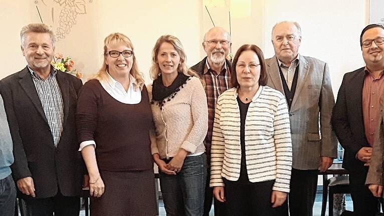 Neuer und alter Vorstand des Kreisseniorenrats Main-Tauber Von links: 1. Stellv. Vorsitzender Walter Ruf, Vorsitzender Robert Wenzel, Schriftführerin Swantje Popp, 2. Stellv. Vorsitzende Silvia Müller, ehem. Kassenwart Hans-Jürgen Kunz, ehem. Schriftführerin Paula Schimpf, ehem. Vorsitzender Erhard Stephan, Kassenprüfer Tobias Stindl, Kassenwart Alexander Stolz . Neuer und alter Vorstand des Kreisseniorenrats Main-Tauber Von links: 1. Stellv. Vorsitzender Walter Ruf, Vorsitzender Robert Wenzel, Schriftführerin Swantje Popp, 2. Stellv. Vorsitzende Silvia Müller, ehem. Kassenwart Hans-Jürgen Kunz, ehem. Schriftführerin Paula Schimpf, ehem. Vorsitzender Erhard Stephan, Kassenprüfer Tobias Stindl, Kassenwart Alexander Stolz .