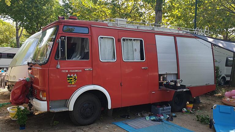 Das ehemalige Feuerwehrauto der Feuerwehr Höchheim dient heute einer Familie aus Baden-Württemberg als Wohnmobil und machte neulich Station auf einem Campingplatz bei Venedig. Das ehemalige Feuerwehrauto der Feuerwehr Höchheim dient heute einer Familie aus Baden-Württemberg als Wohnmobil und machte neulich Station auf einem Campingplatz bei Venedig.