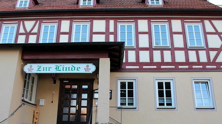 Der Gemeinderat Sondheim einigte sich übergangsweise auf eine Gebührensatzung bei Vermietung des Saales im Gasthaus 'Zur Linde' in Stetten, da es momentan keinen Pächter gibt. Der Gemeinderat Sondheim einigte sich übergangsweise auf eine Gebührensatzung bei Vermietung des Saales im Gasthaus 'Zur Linde' in Stetten, da es momentan keinen Pächter gibt.