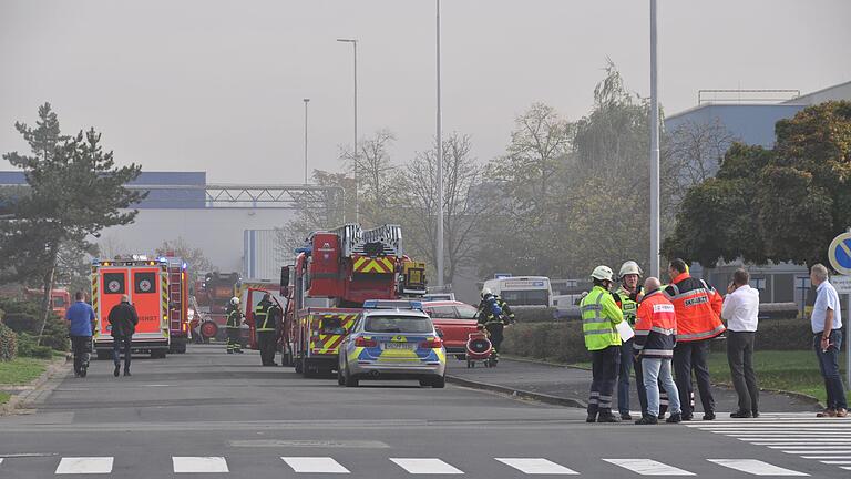 Großbrand im SKF Werk 3. Der Brand brach gegen 13.30 Uhr aus, kurz vor Schichtwechsel. Möglicherweise war ein Trafo oder eine mit Öl gefüllte Lüftung in Brand geraten.