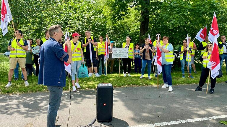 Streik vor der Geschäftsstelle der UKW Service am 4. Juni.