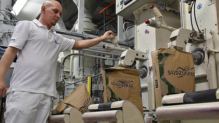 Die Rekordkampagne in der Ochsenfurter Zuckerfabrik ist zu Ende. Nun geht es darum, die riesige Zuckermenge zu vermarkten. Davon hängen die Erlöse der Bauern ab.